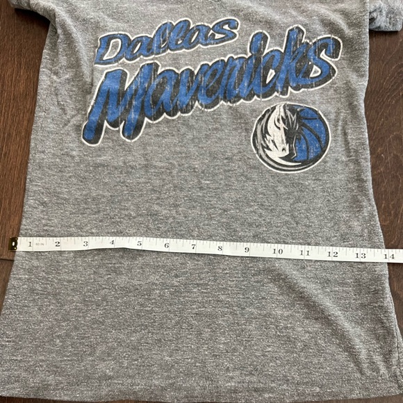 Women’s small 5th & Ocean Dallas Mavericks shirt - Picture 3 of 4